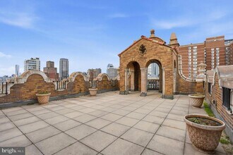 1512 Spruce St in Philadelphia, PA - Building Photo - Building Photo