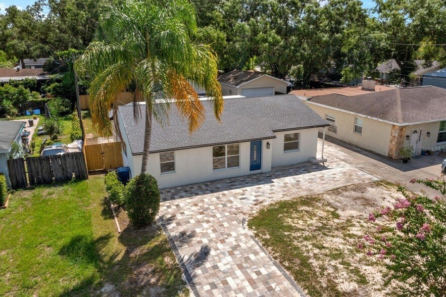 10707 N Rome Ave in Tampa, FL - Foto de edificio