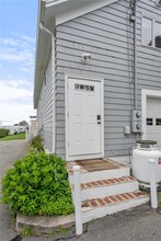 132 Prospect Ave in Middletown, RI - Building Photo - Building Photo