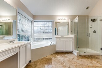 9635 Therrell Dr in Houston, TX - Foto de edificio - Building Photo