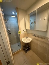 7 Grove St, Unit 2 in Boston, MA - Foto de edificio - Building Photo