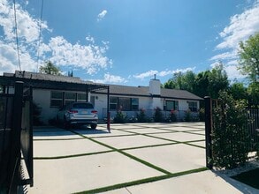 5148 Otis Ave, Unit 5148A Otis Ave in Tarzana, CA - Building Photo - Building Photo