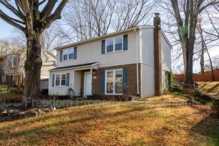 5317 Macwood Dr in Woodbridge, VA - Building Photo