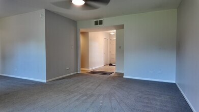 1025 Mayfield Ln in Hoffman Estates, IL - Building Photo - Building Photo