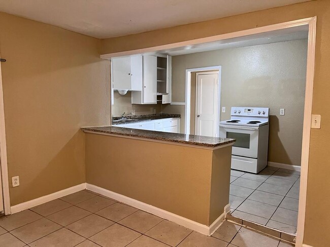 5117 Longmeadow St in Houston, TX - Building Photo - Building Photo