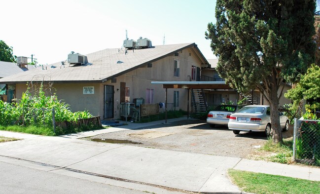 2246 E White Ave in Fresno, CA - Building Photo - Building Photo