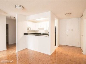 220 E 72nd St-Unit -11C in New York, NY - Building Photo - Building Photo