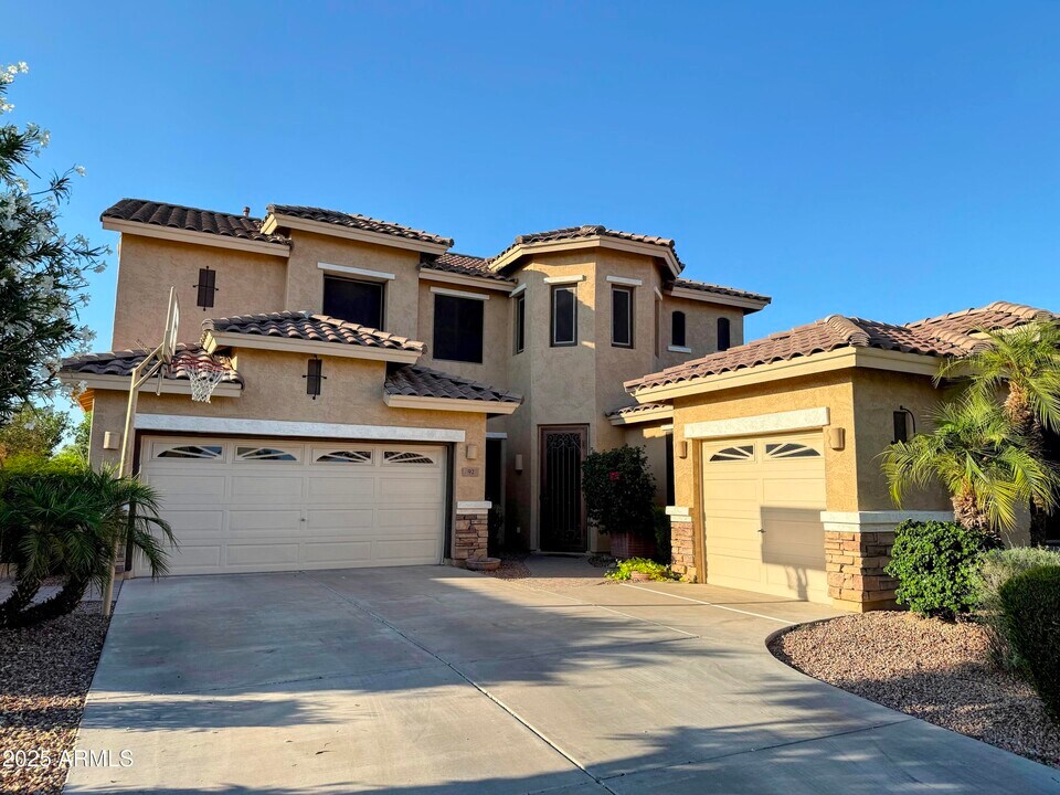 92 W Hawk Way in Chandler, AZ - Building Photo