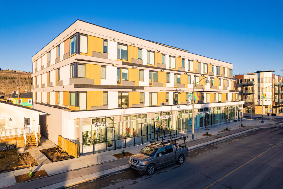 Montgomery Square in Calgary, AB - Building Photo