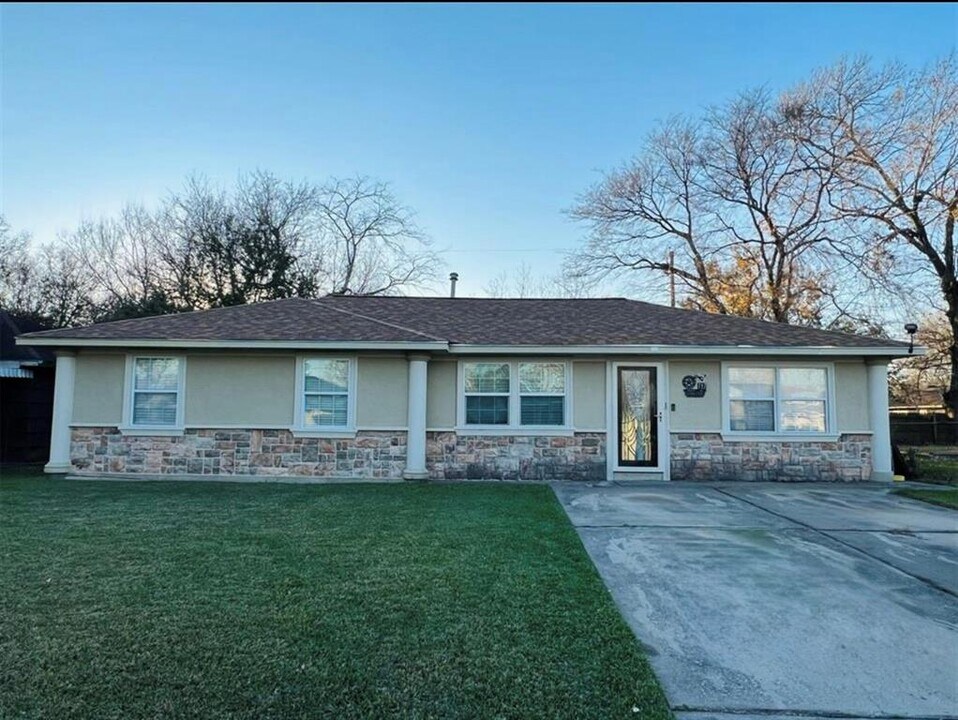 717 Patou St in Channelview, TX - Building Photo