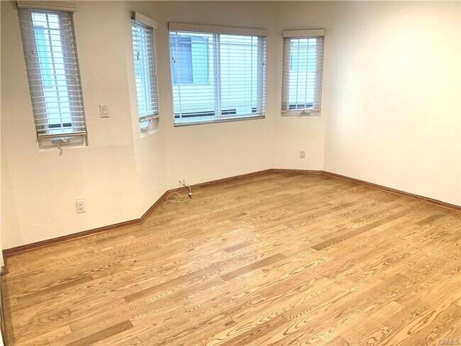 425 S Catalina Ave in Redondo Beach, CA - Building Photo - Building Photo