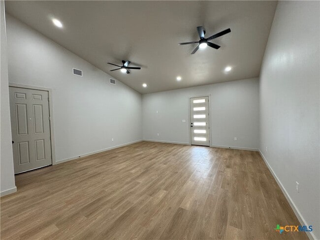 318 Warehouse Rd in Victoria, TX - Building Photo - Building Photo