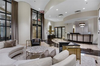 3040 Peachtree Rd NW in Atlanta, GA - Building Photo - Building Photo