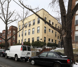 1437 Spring Rd NW in Washington, DC - Foto de edificio - Building Photo