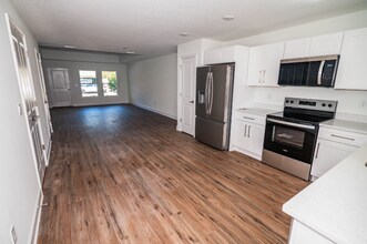 10324 Tillery Rd in Spring Hill, FL - Building Photo - Building Photo