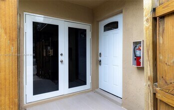 14237 SW 94th Cir Ln in Miami, FL - Building Photo - Building Photo