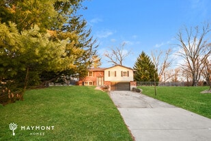 8340 Taffy Dr in West Chester Township, OH - Building Photo