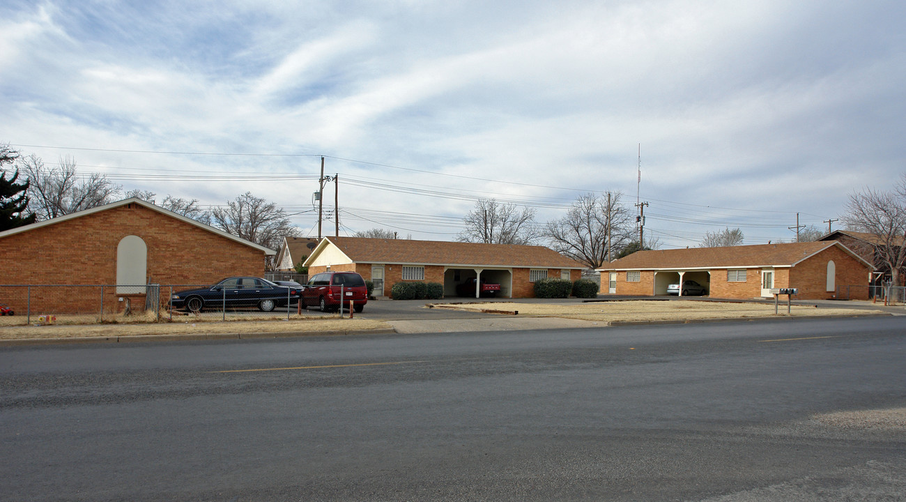 1919-1923 66th St in Lubbock, TX - Building Photo