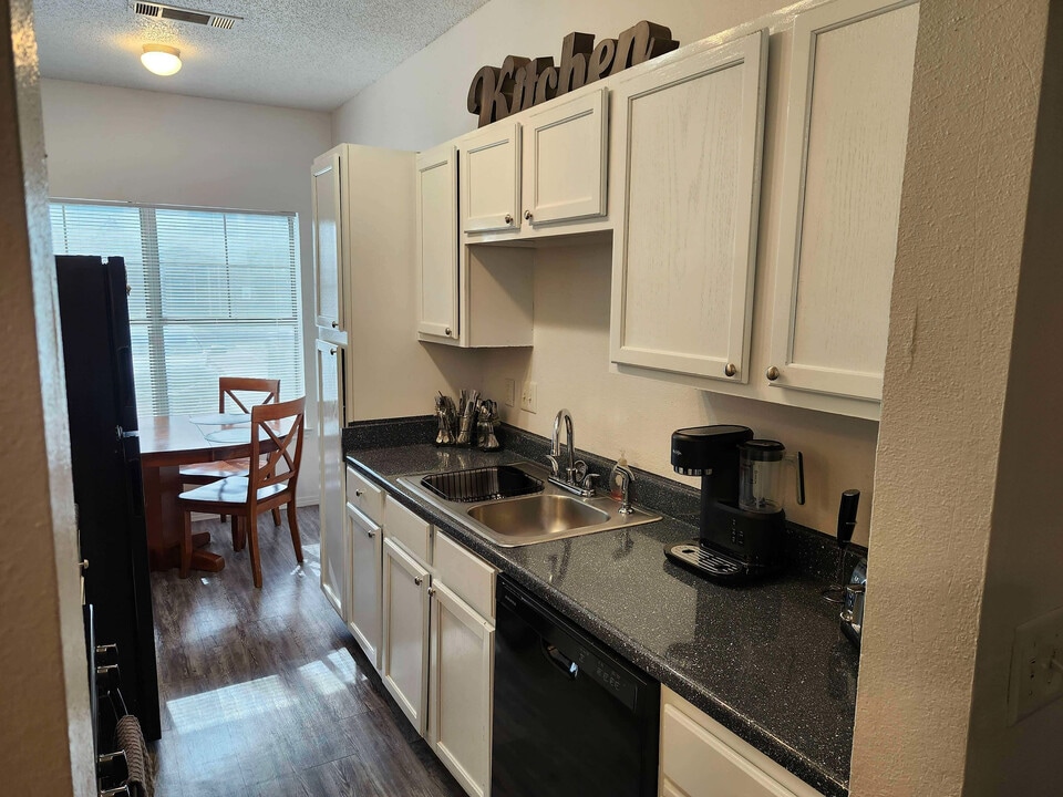 Springdale Estates Apartments in Austin, TX - Building Photo