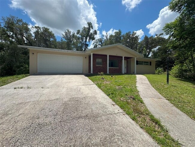 property at 135 N Lecanto Hwy