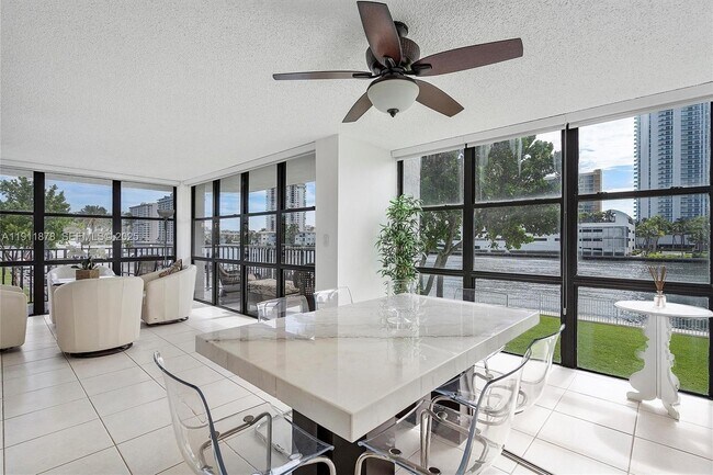 1000 Parkview Dr in Hallandale Beach, FL - Building Photo - Building Photo