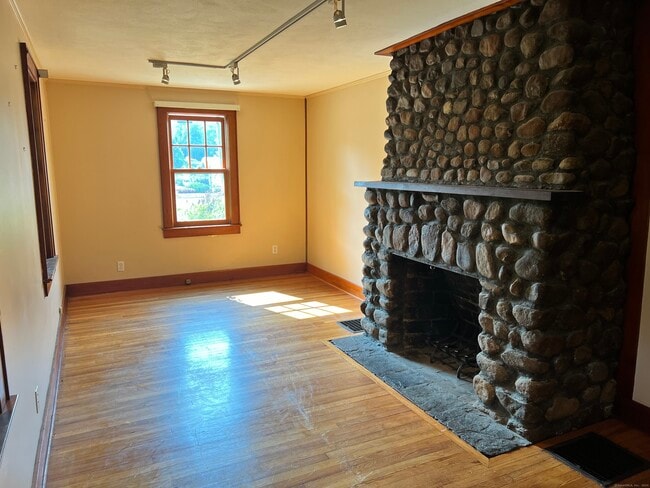 227 Danbury Rd in New Milford, CT - Building Photo - Building Photo