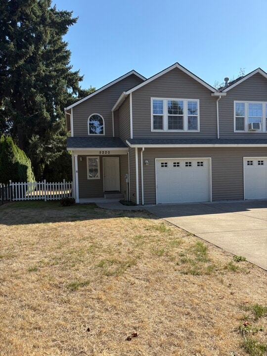 5220 SE Hull Ave in Portland, OR - Building Photo