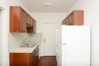 931 W Sunnyside Ave in Chicago, IL - Foto de edificio - Building Photo