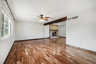 24981 State Line Rd in Lawrenceburg, IN - Foto de edificio - Building Photo