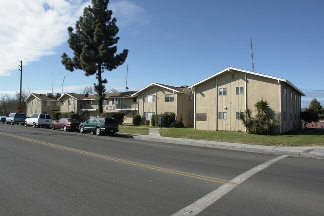 Riverside Terrace Apartments in Madera, CA - Building Photo - Building Photo