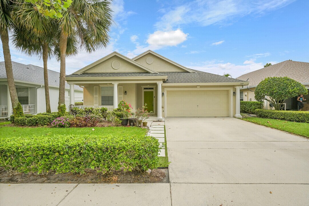 248 Clocktower Dr in Jupiter, FL - Building Photo