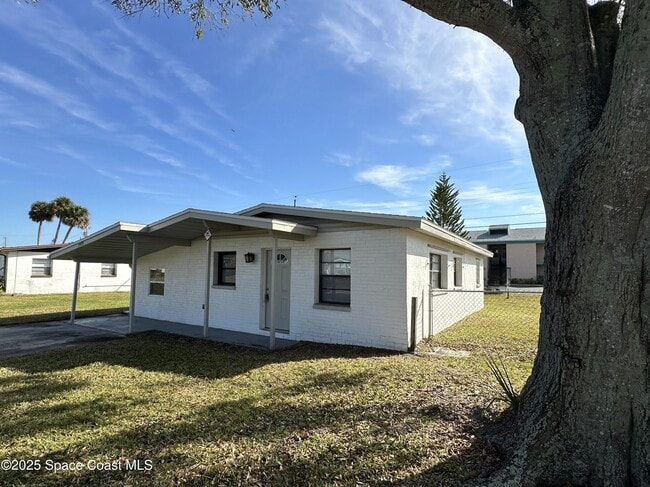 2909 Zephyr Ln in Melbourne, FL - Foto de edificio - Building Photo