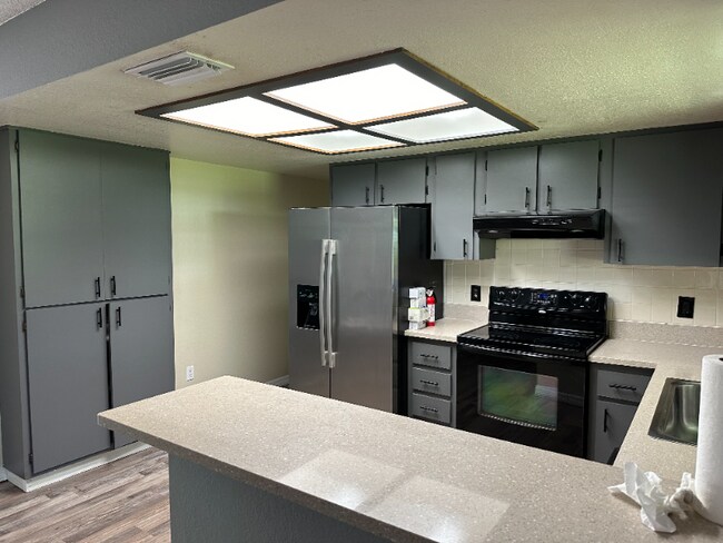 2928 Pine Tree Dr in Edgewater, FL - Building Photo - Building Photo
