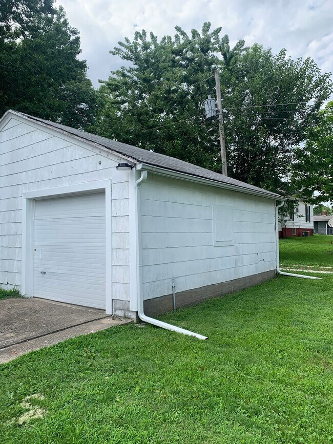 705 Taylor St in Moberly, MO - Building Photo - Building Photo