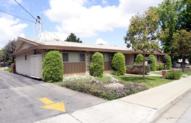 Garden Terrace Townhomes in Mountain View, CA - Building Photo - Building Photo