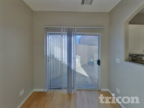 1445 Little Spring Ct in Las Vegas, NV - Foto de edificio - Building Photo