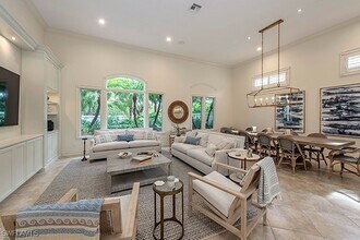 9155 Torrefino Ct in Naples, FL - Foto de edificio - Building Photo