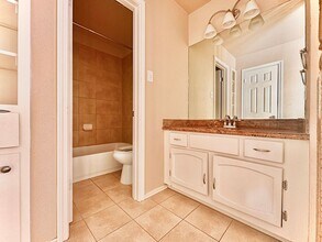 2106 Kipling Dr in Austin, TX - Building Photo - Building Photo