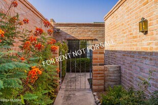 5810 E Chiricahua Trail in Tucson, AZ - Building Photo