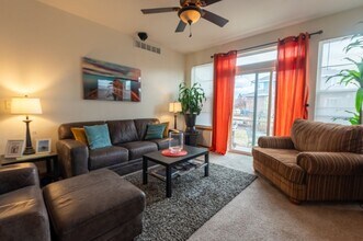 144 N Duquesne St in Aurora, CO - Foto de edificio - Building Photo