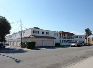 La Paz in Oxnard, CA - Building Photo - Building Photo