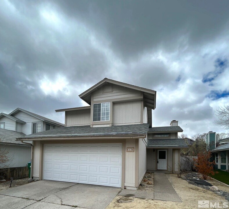 6126 White Water Way in Reno, NV - Building Photo