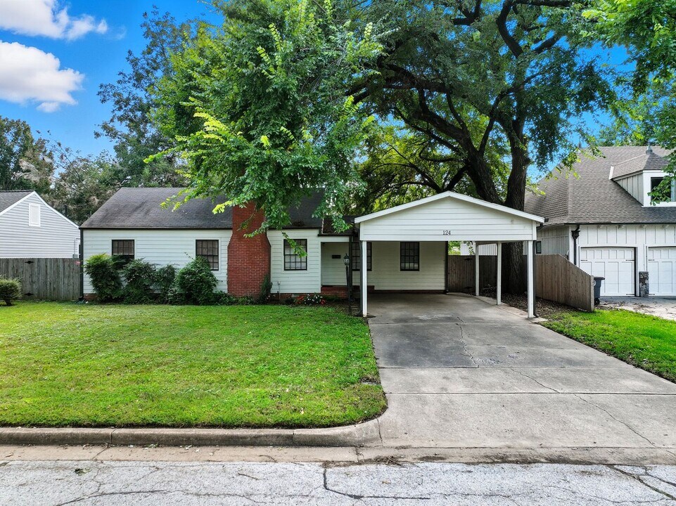 124 E 33rd Pl in Tulsa, OK - Building Photo