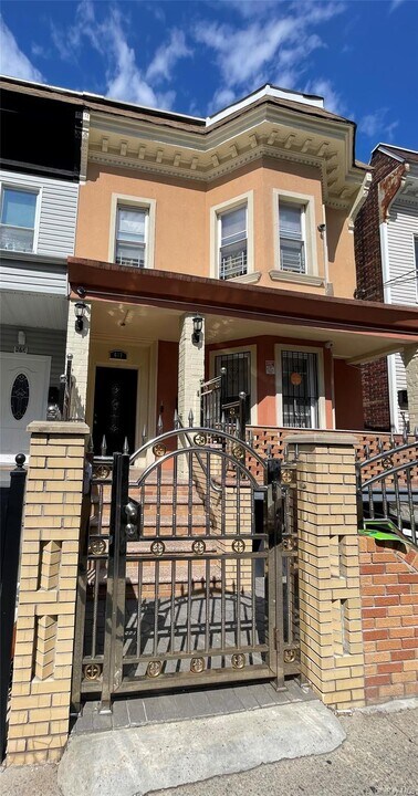 677 E 224th St in Bronx, NY - Building Photo