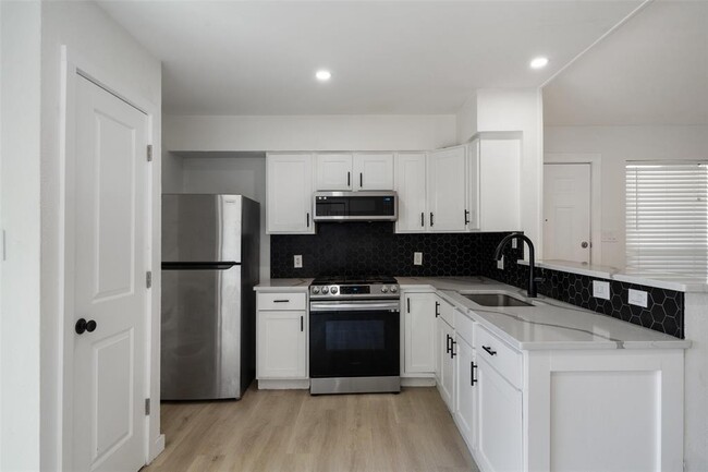 9616 Point Vista Pl in Austin, TX - Building Photo - Building Photo