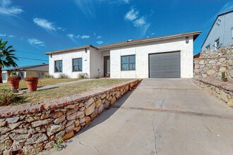 1015 Moore St in El Paso, TX - Building Photo - Building Photo