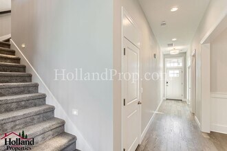 12131 NW Sadie St in Portland, OR - Building Photo - Building Photo