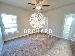 2001 E Brookview Dr in Siloam Springs, AR - Building Photo - Building Photo