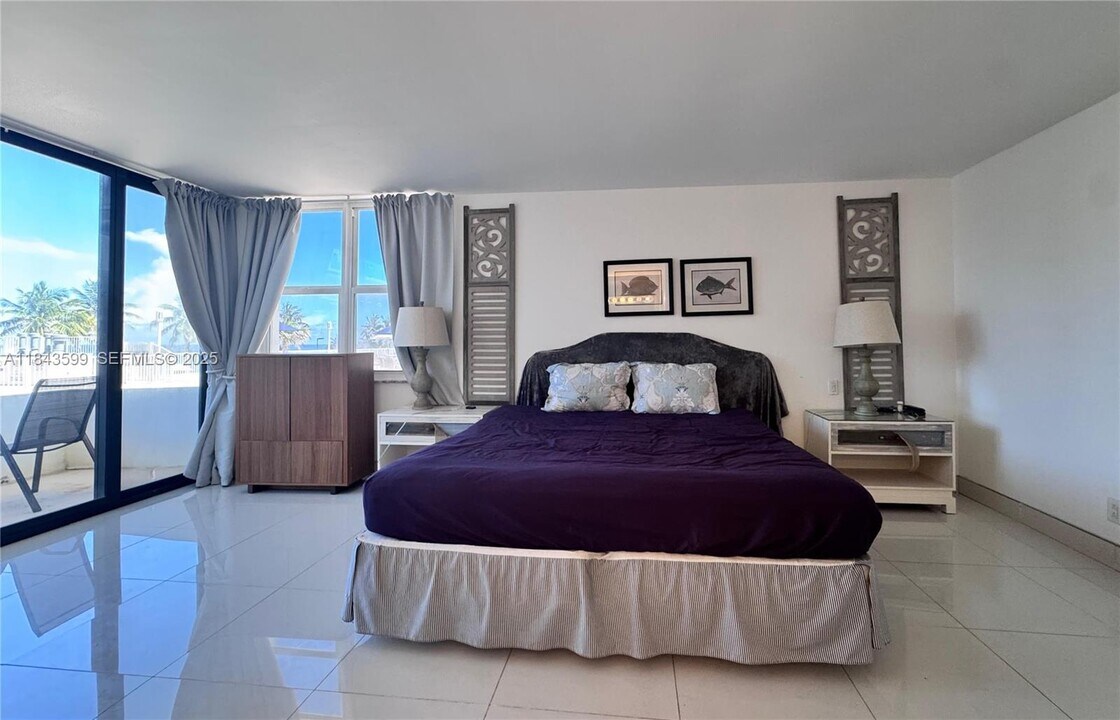 2201 S Ocean Dr in Hollywood, FL - Building Photo