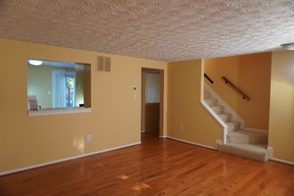 37 Trailwood Rd in White Marsh, MD - Building Photo - Building Photo